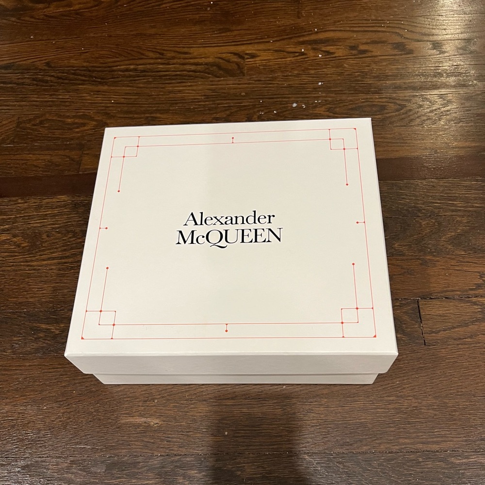 Alexander McQueens sandals